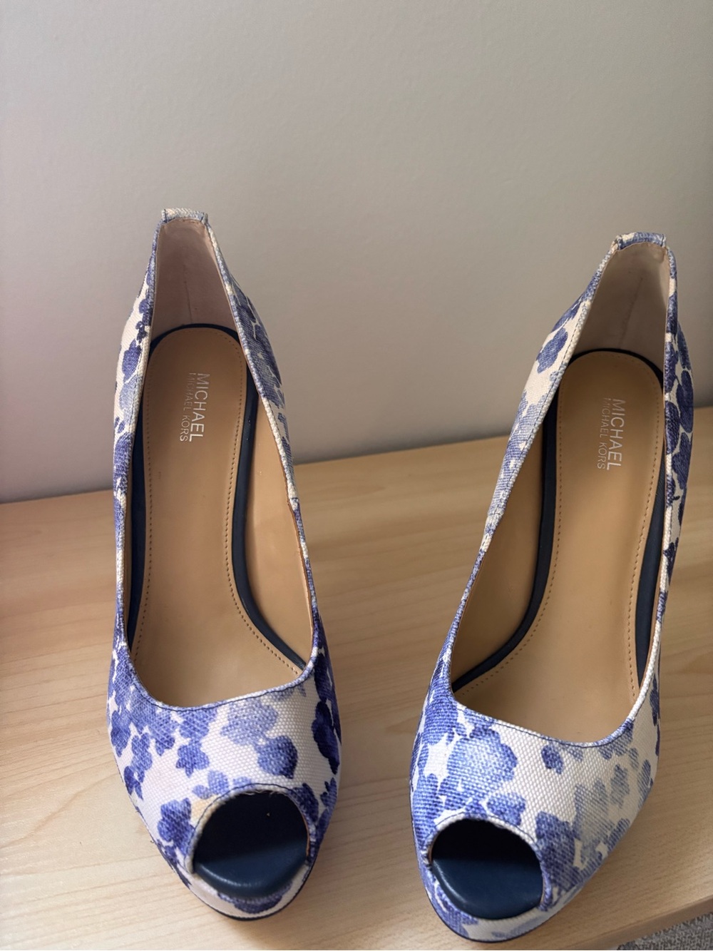 New -Michael Kors White and Blue Floral Platform Stiletto Pumps 7.5